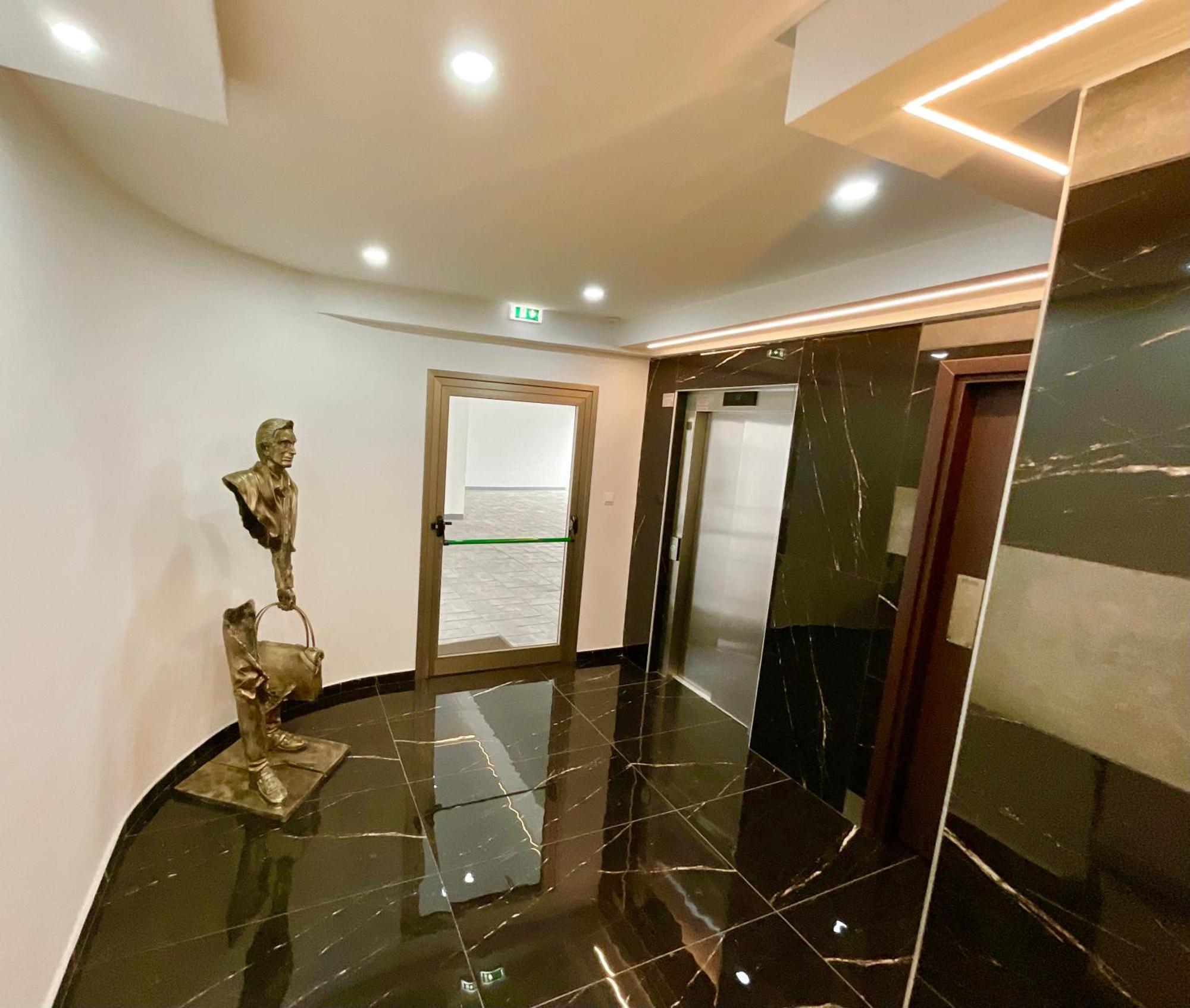 Le Voyageur Apartment Larnaca Luaran gambar